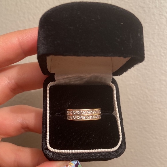 14k gold and diamond ring - Picture 2 of 8